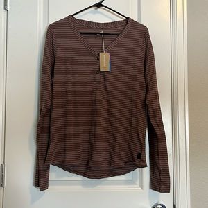 NWT womens Patagnoia Mainstay henley.
